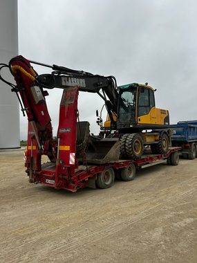 Transport maszyny na lawecie
